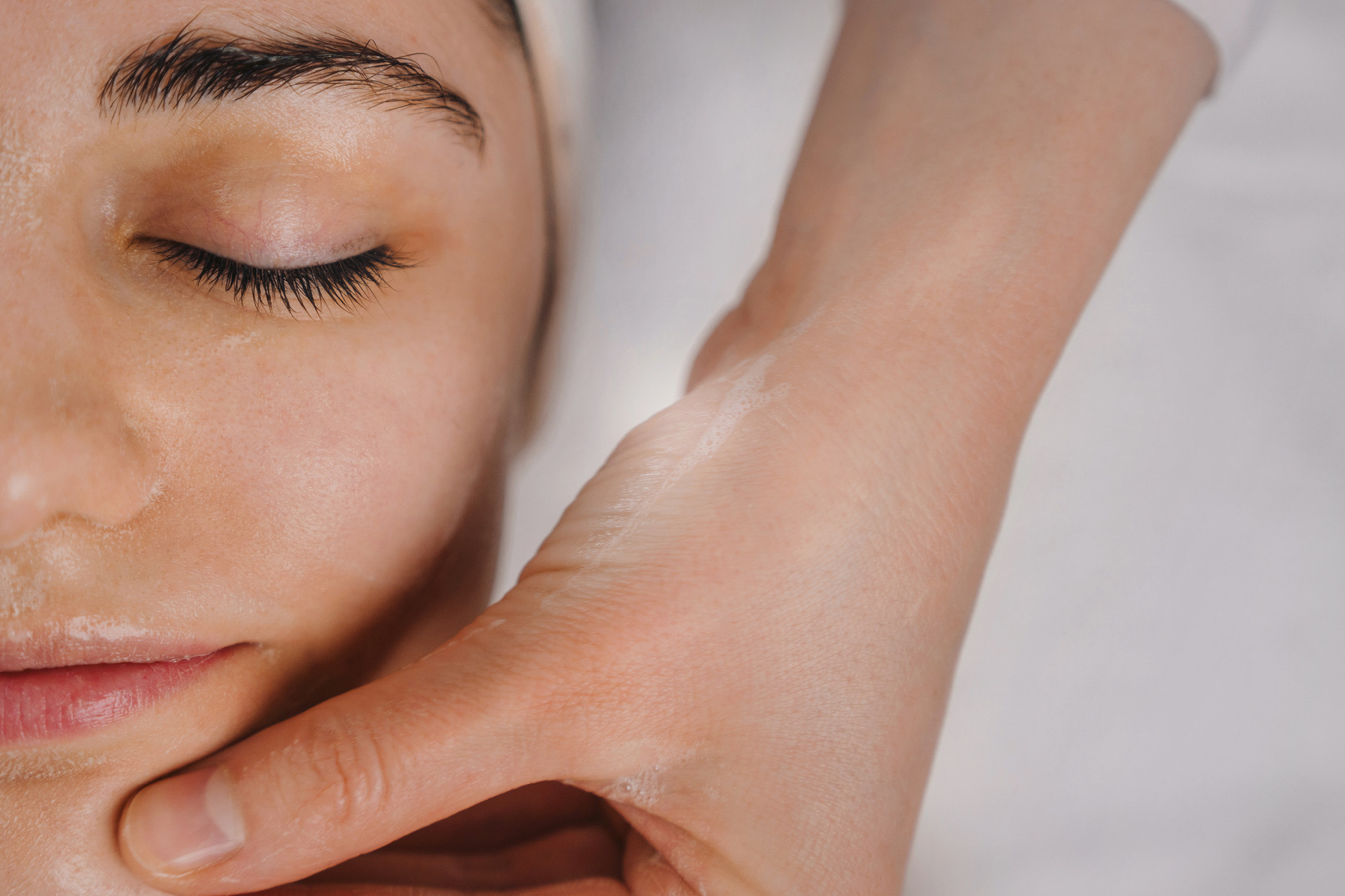 How to Find the Best Facial Near Me